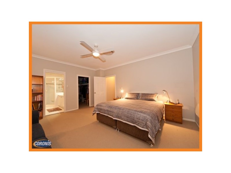 4 St Andrews Crescent, Carindale QLD 4152