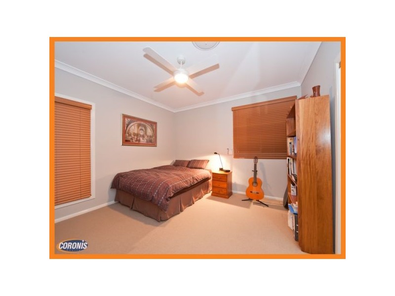 4 St Andrews Crescent, Carindale QLD 4152