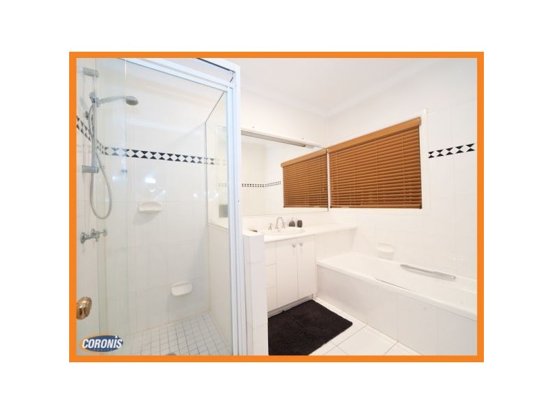 4 St Andrews Crescent, Carindale QLD 4152