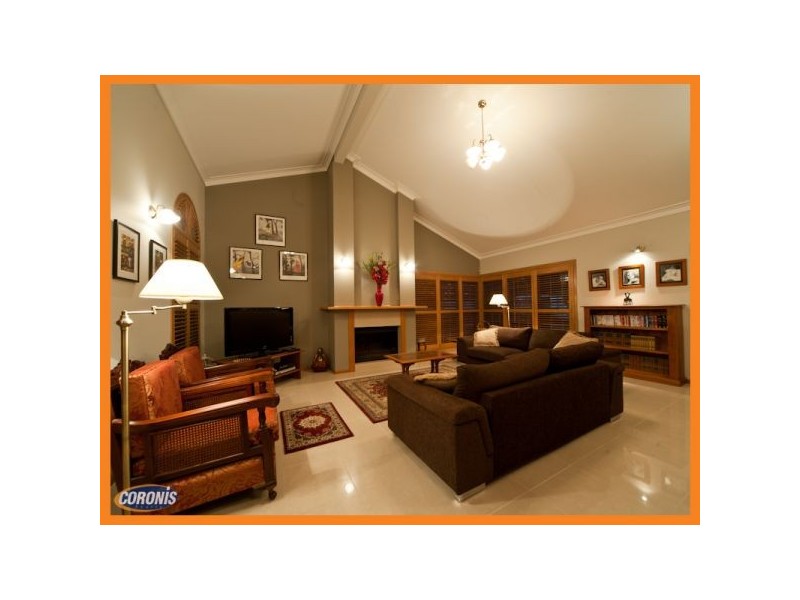 4 St Andrews Crescent, Carindale QLD 4152