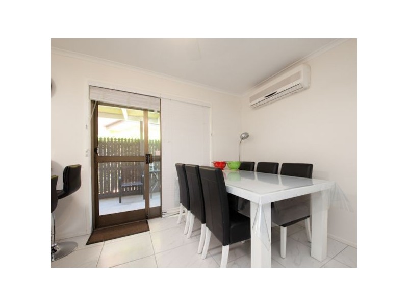 16 Donnington St, Carindale QLD 4152