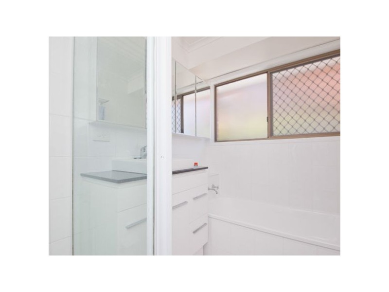 16 Donnington St, Carindale QLD 4152