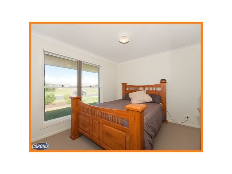 25 Dewdrop Place, Ningi QLD 4511