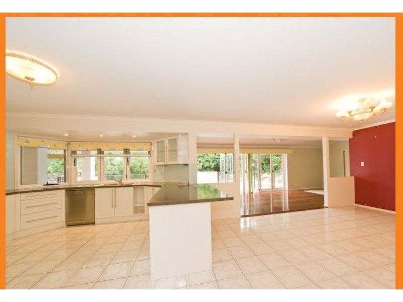 2 Sommerville Place, Chermside West QLD 4032