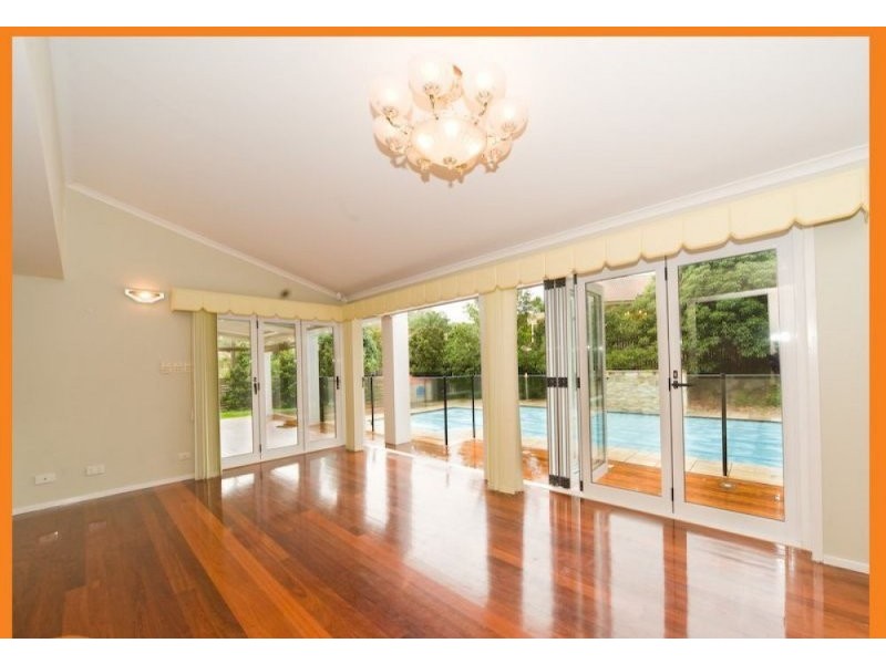 2 Sommerville Place, Chermside West QLD 4032