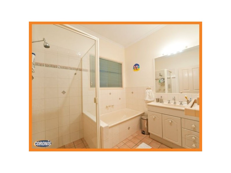 20 Oakley Street, Carindale QLD 4152