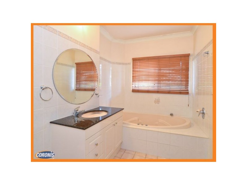 10 Mansfield Place, Mansfield QLD 4122