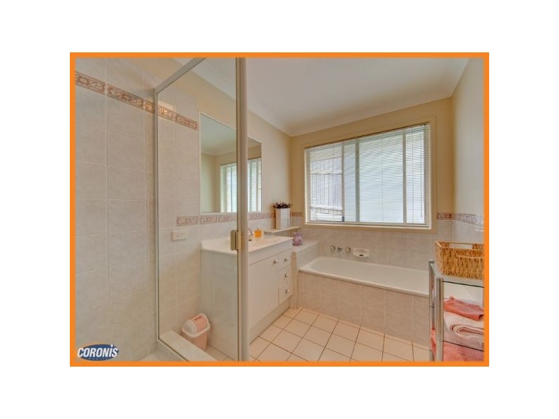 8 Medeo Court, Eatons Hill QLD 4037