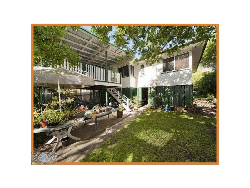 74 Diamond Street, Holland Park QLD 4121