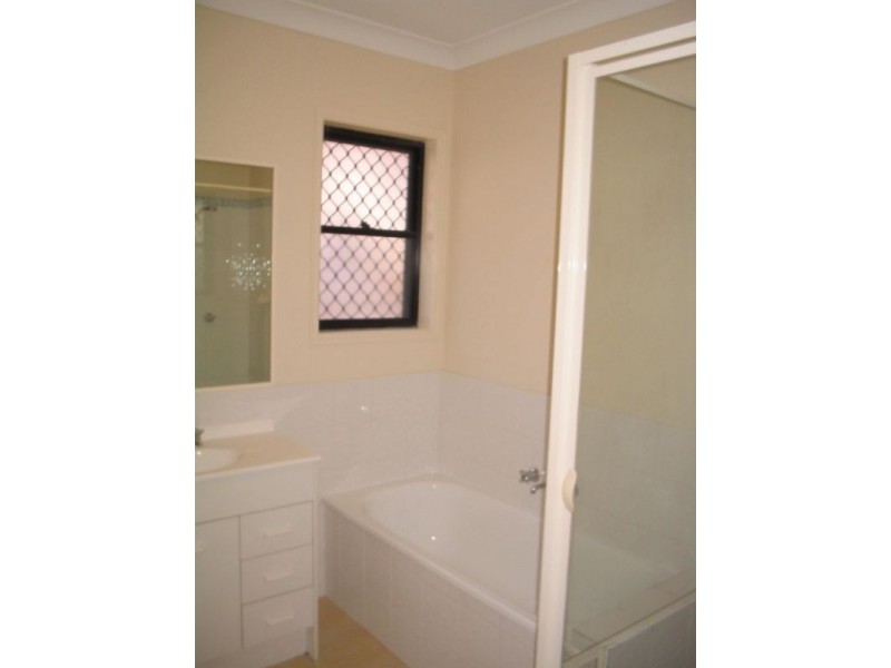 8 Quandong Crescent, Arana Hills QLD 4054