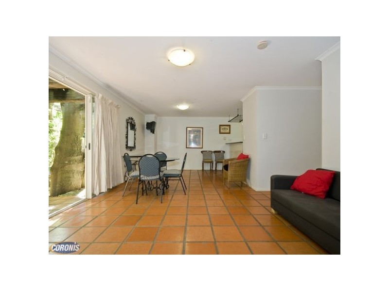 10/74A Sir Fred Schonell Drive, St Lucia QLD 4067