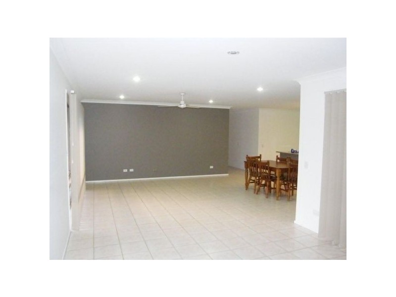 10 Melissa Court, Kallangur QLD 4503