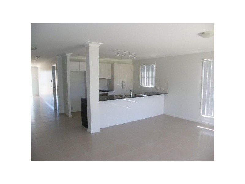 1/4 Sugarglider Court, Morayfield QLD 4506