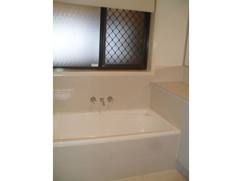 18 Crestleigh Court, Morayfield QLD 4506