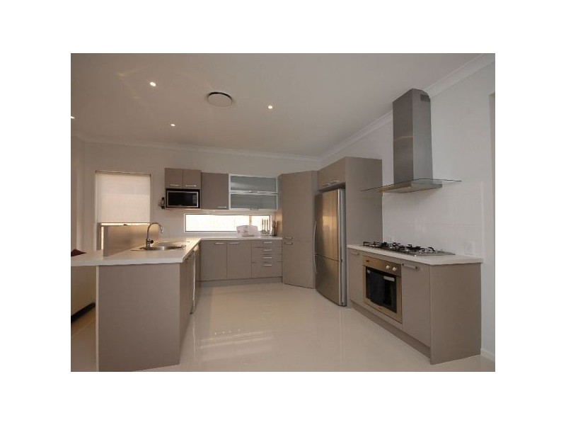 8 Glider Street, North Lakes QLD 4509