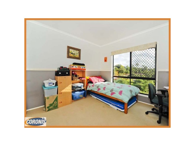 17 Valerie Close, Edens Landing QLD 4207