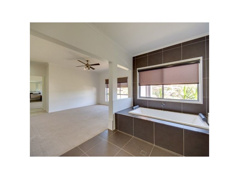 7 Anna Court, Cashmere QLD 4500