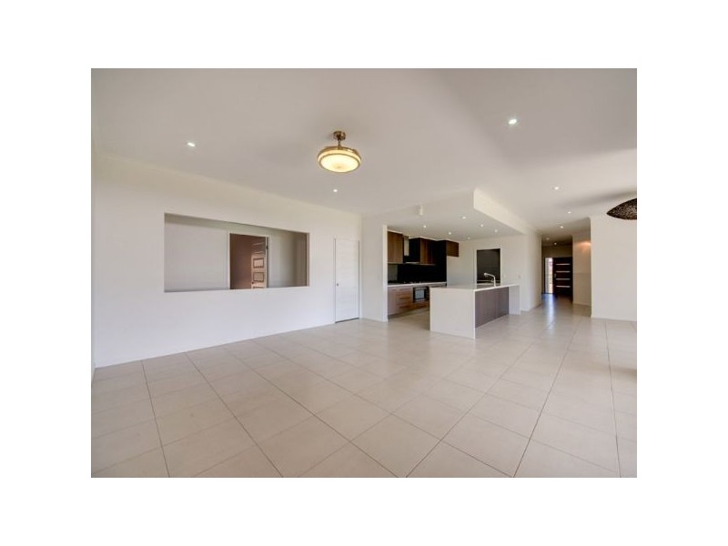 7 Anna Court, Cashmere QLD 4500