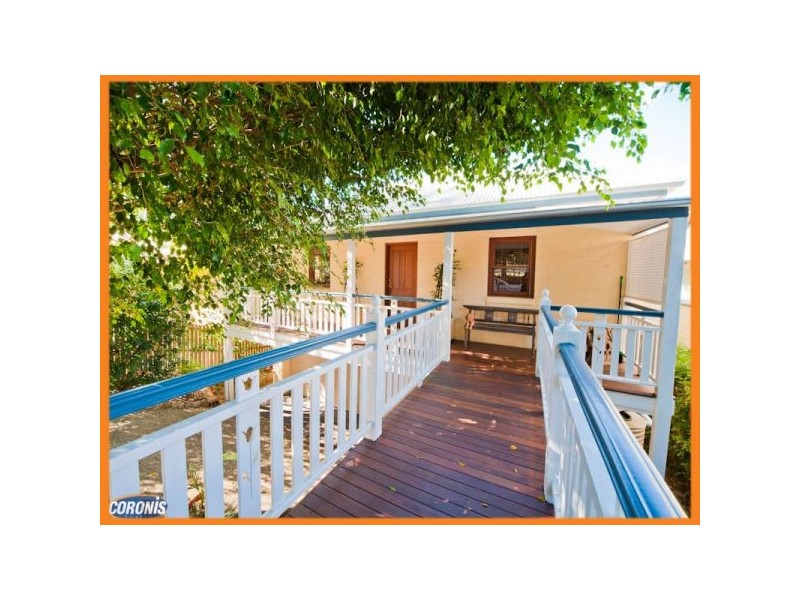 81 Lewin St, Bardon QLD 4065