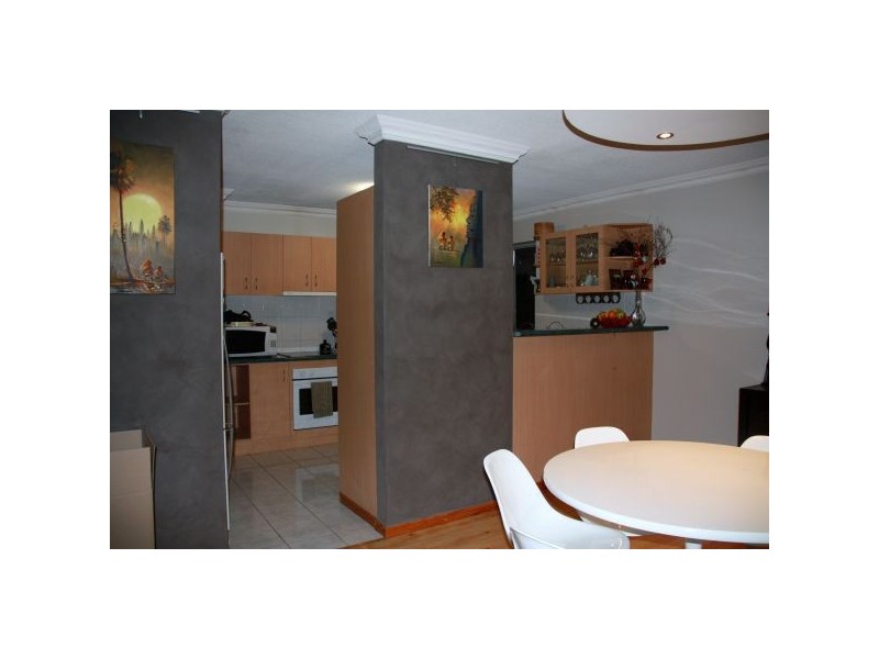 3/220 Cavendish Road, Coorparoo QLD 4151