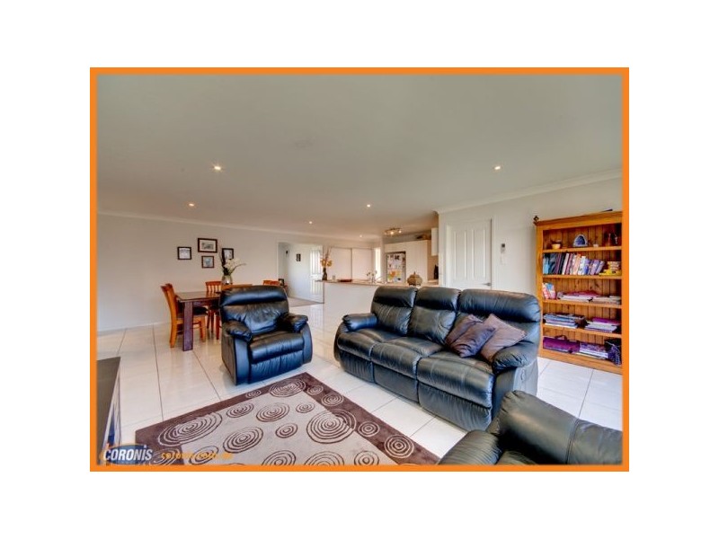 27 Gecko Place, Ningi QLD 4511