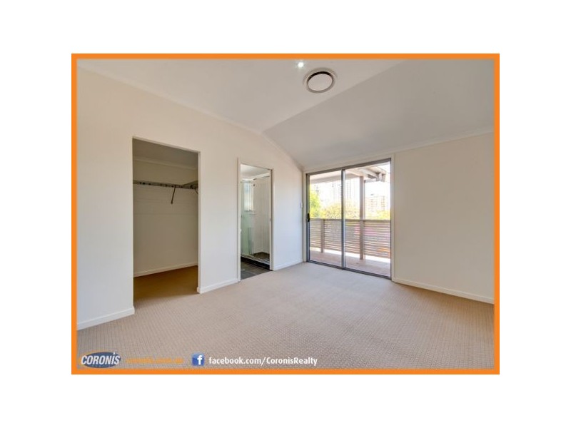 2/20 Balowrie Street, Hamilton QLD 4007