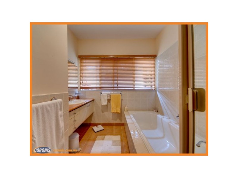 5 Liuda Ct, Samford Valley QLD 4520
