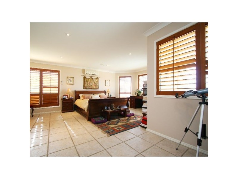 11 Memoire Court, Eatons Hill QLD 4037