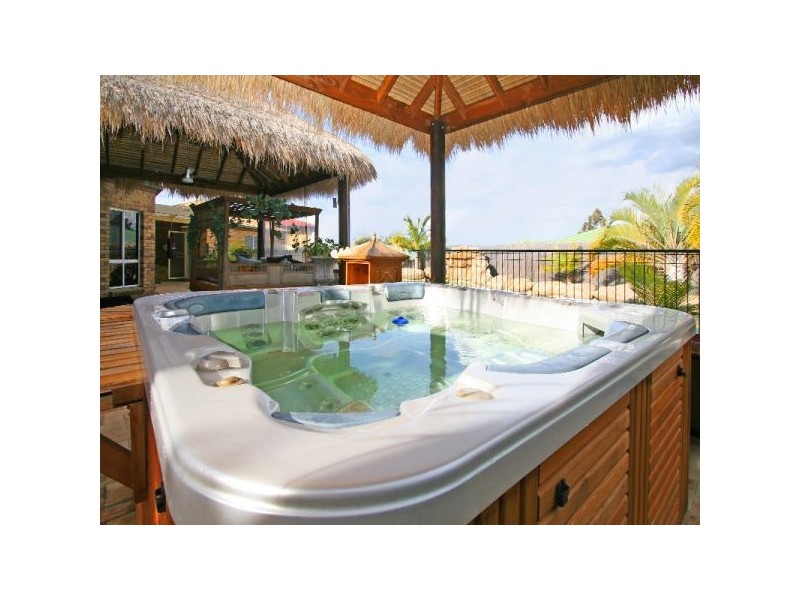 11 Memoire Court, Eatons Hill QLD 4037