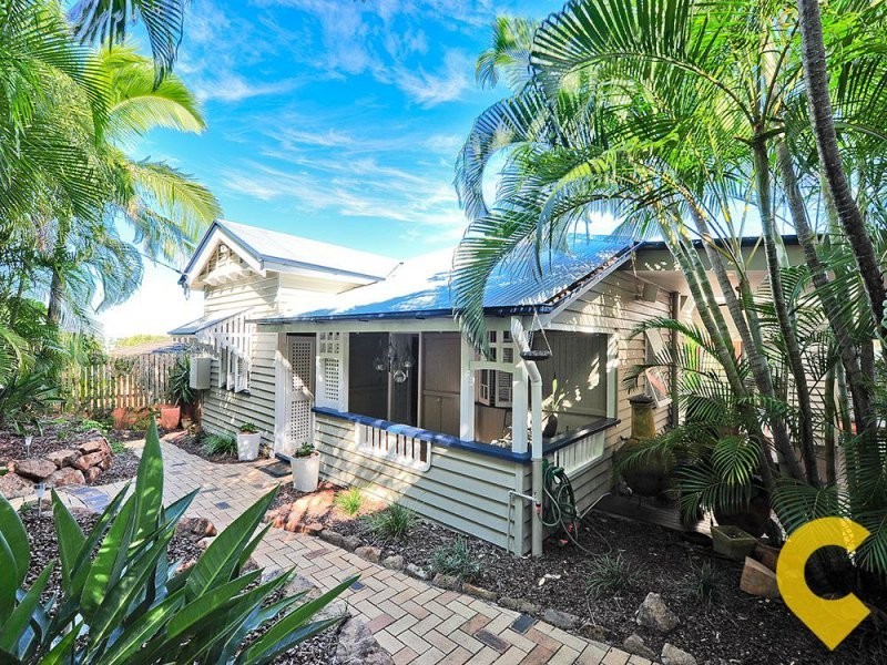 22 Lansdowne Street, Newmarket QLD 4051