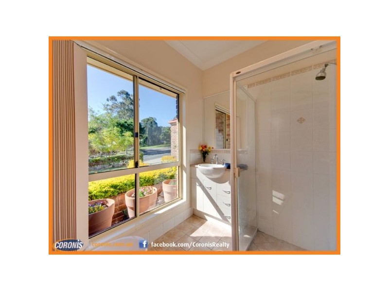 26 Greenford Street, Chapel Hill QLD 4069