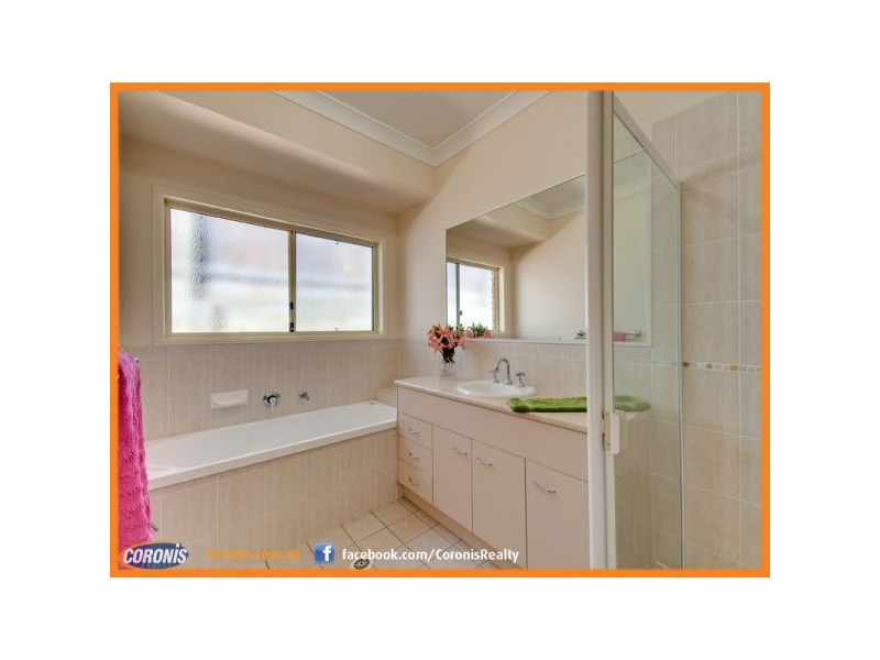 26 Greenford Street, Chapel Hill QLD 4069