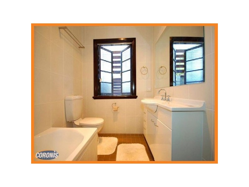 11 Waverley Street, Annerley QLD 4103