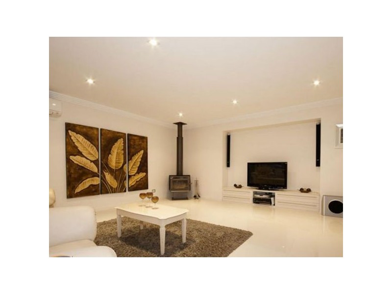1 Aerie Court, Springwood QLD 4127
