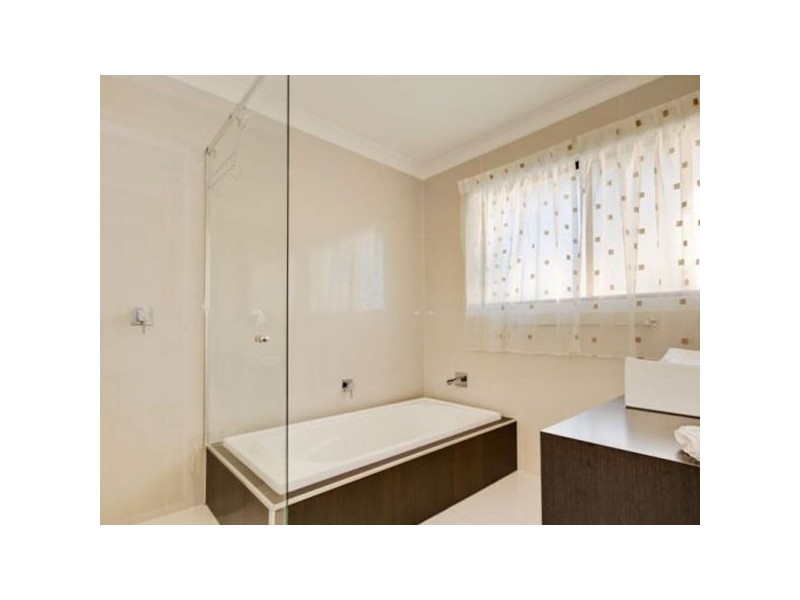 1 Aerie Court, Springwood QLD 4127