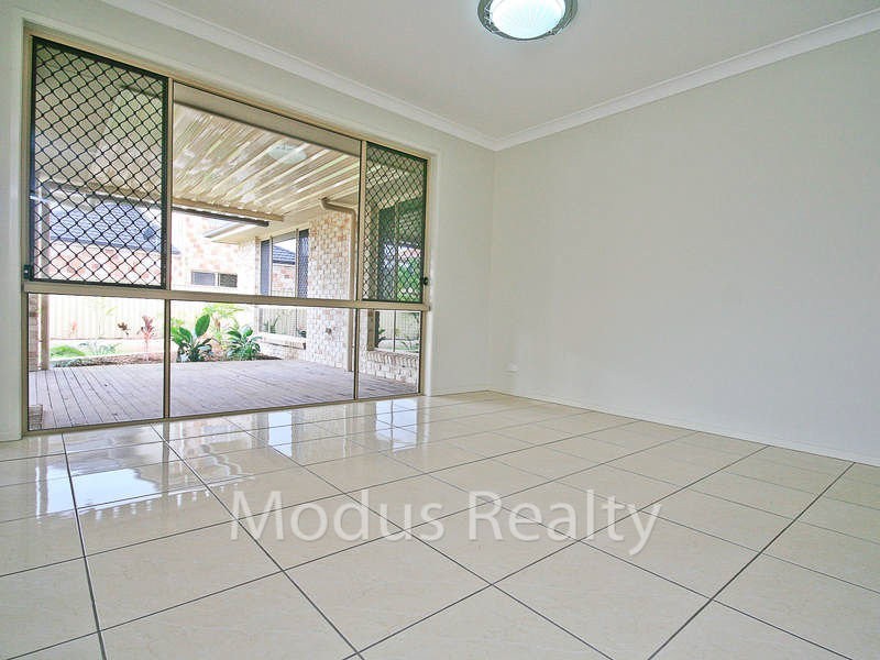 27 Riverside Terrace, Windaroo QLD 4207