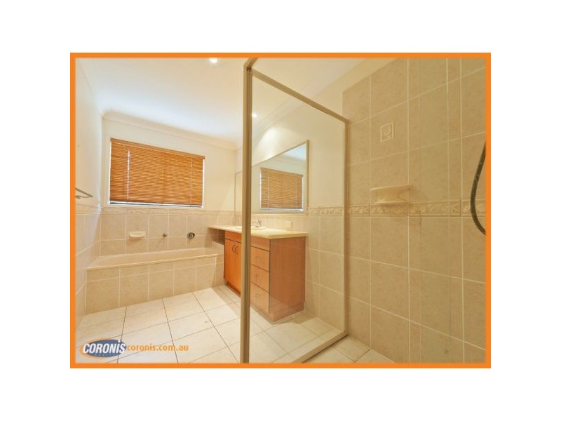 5 Riverside Terrace, Windaroo QLD 4207