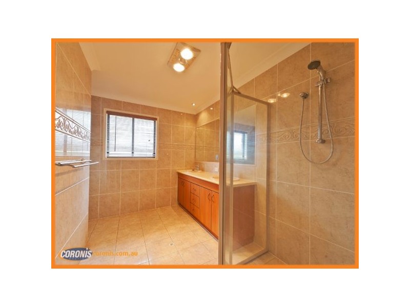 5 Riverside Terrace, Windaroo QLD 4207