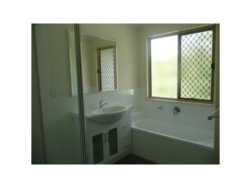 2/2 Michaels Promenade, Coomera QLD 4209