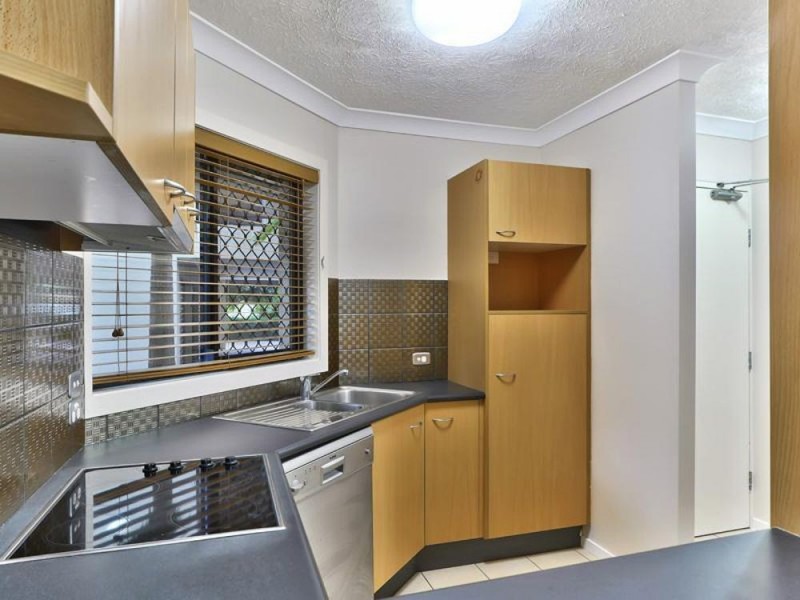 2/42 Hilltop Avenue, Chermside QLD 4032