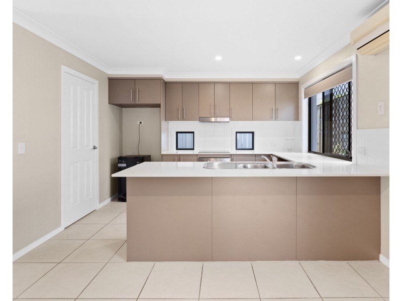 1/5 Lennox Street, Pacific Pines QLD 4211