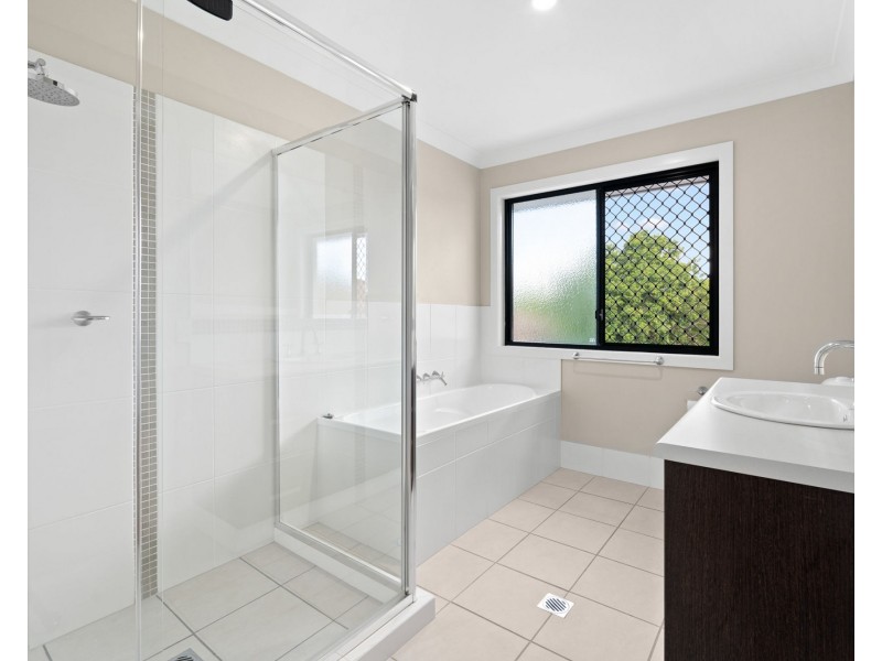 1/5 Lennox Street, Pacific Pines QLD 4211