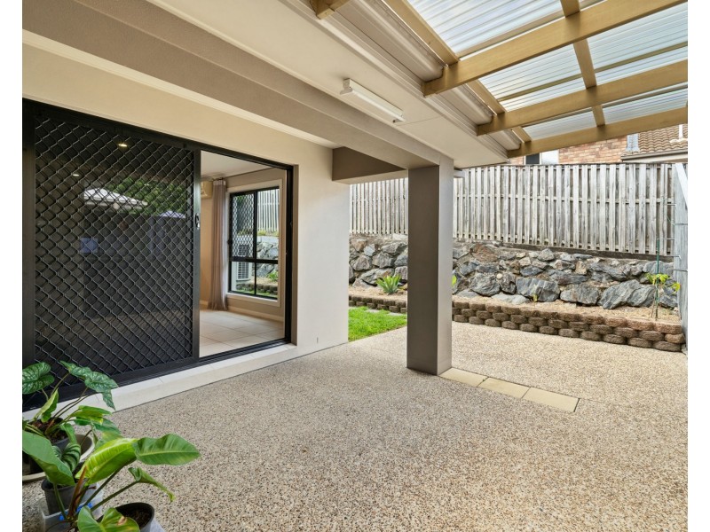 1/5 Lennox Street, Pacific Pines QLD 4211