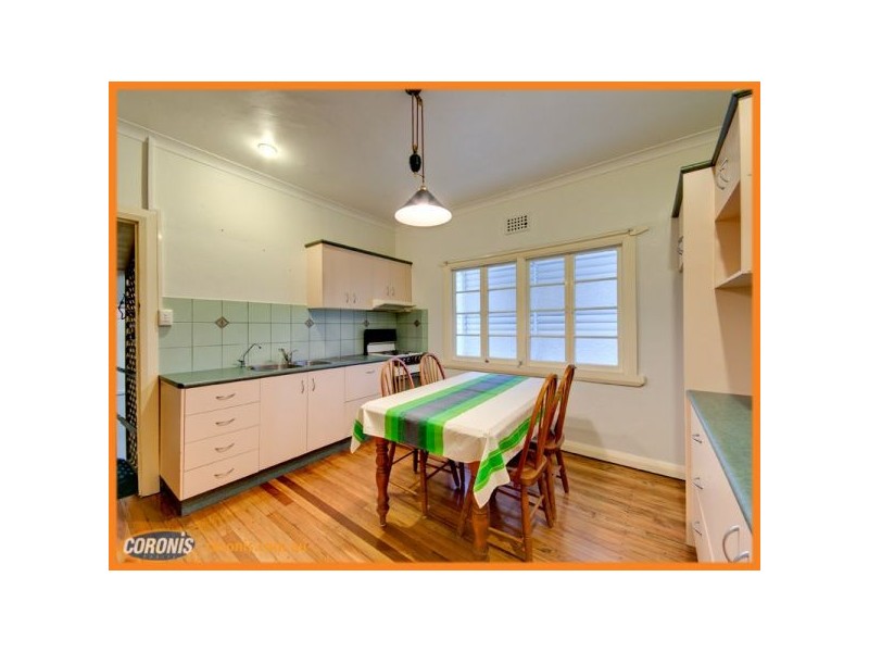 42 Bracken Ridge Road, Sandgate QLD 4017