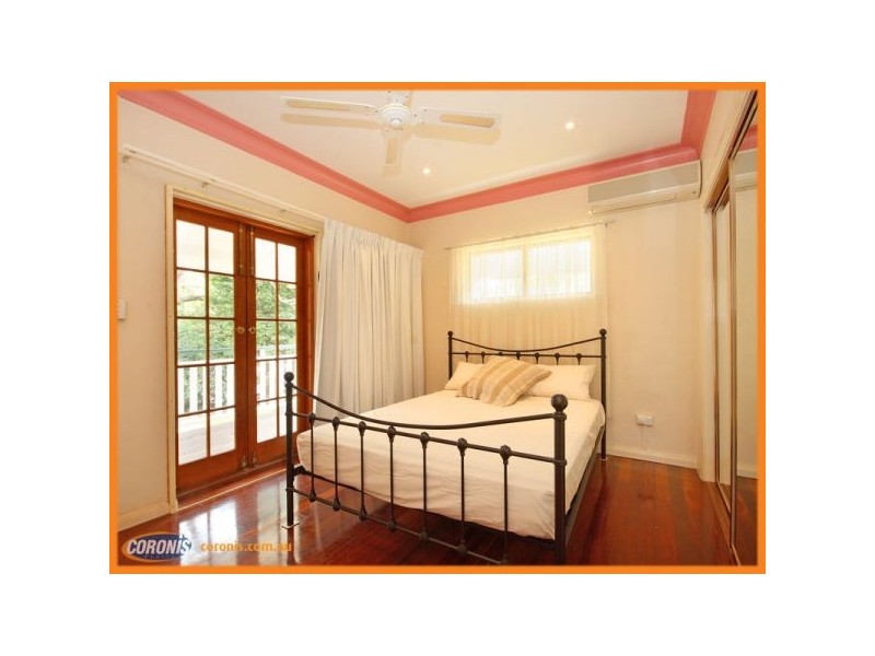 42 Bracken Ridge Road, Sandgate QLD 4017