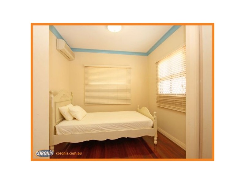 42 Bracken Ridge Road, Sandgate QLD 4017