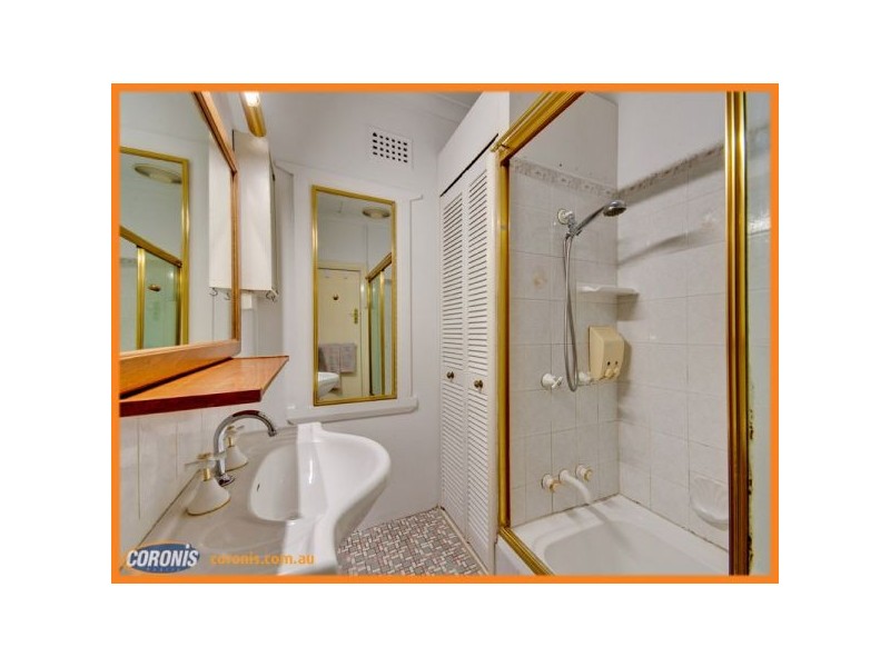 42 Bracken Ridge Road, Sandgate QLD 4017