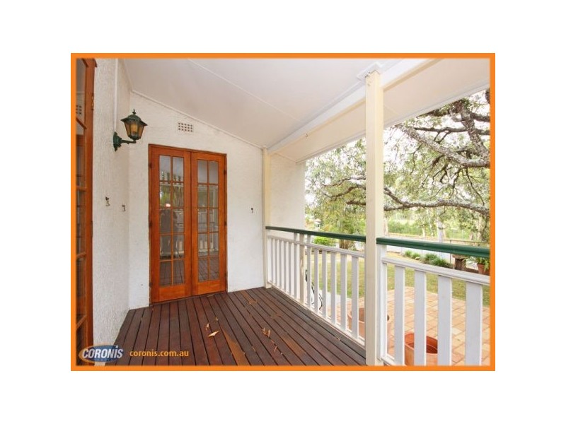 42 Bracken Ridge Road, Sandgate QLD 4017