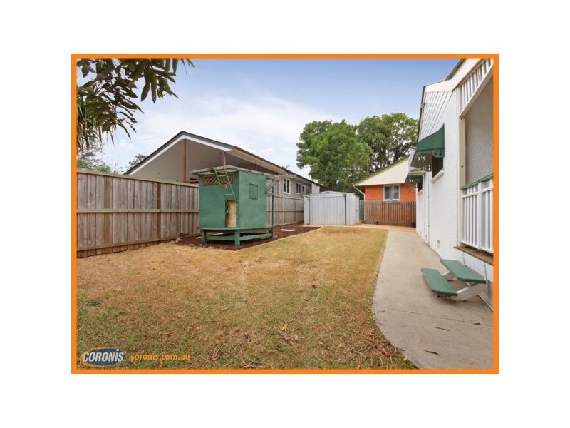 42 Bracken Ridge Road, Sandgate QLD 4017