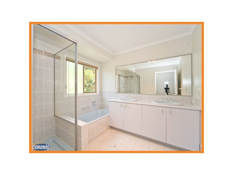 8 Benetti Close, Belmont QLD 4153